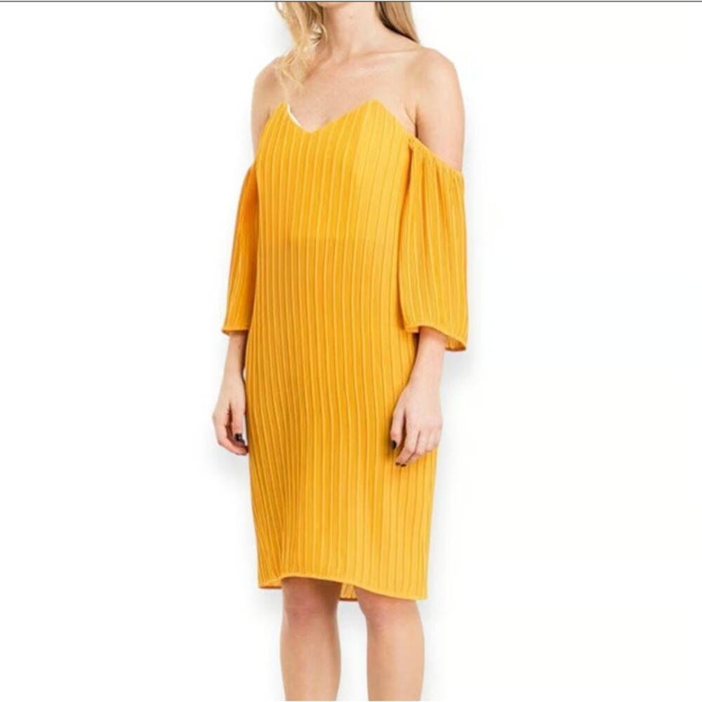 Elliatt Marigold Shift Dress Women's S Yellow Pleated Off-The-Shoulder Party NWT